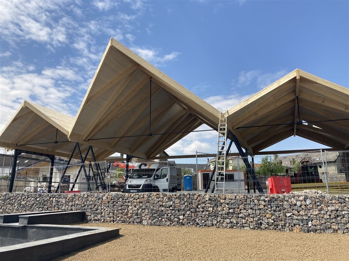 Usine XLAM Industrie - fabrication de panneaux CLT avec machines à commande numérique